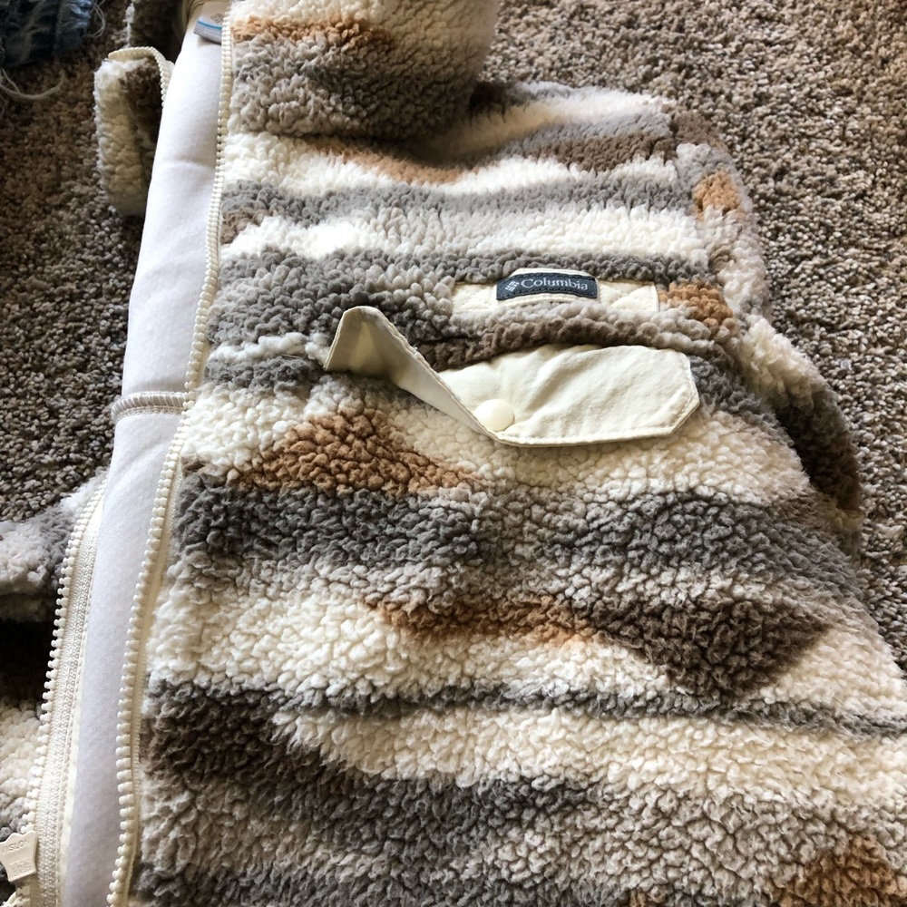 Columbia coat Aztec pattern sherpa super soft worn 1 time